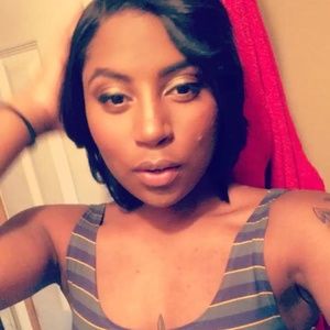 Meet your Posher, Joya